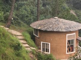 Sukoon Nature Retreat Near Bhatrojkhan Ranikhet，位于Tota Ām的酒店