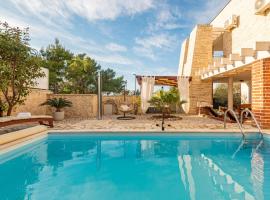 Villa Ivan ZadarVillas，位于诺维格勒达尔马提亚的酒店