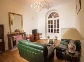 Grand Appartement a Maison sculptée
