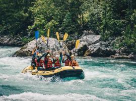 Camp Divlja Rijeka，位于Hum的酒店