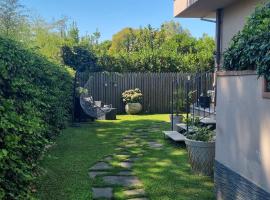 Lovely Green House - Lido di Camaiore，位于利多迪卡马约雷的酒店