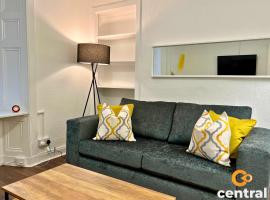 1 Bedroom Apartment by Central Serviced Apartments - Close To University of Dundee - Sleeps 2 - Ground Level - Self Check In - Modern and Cosy - Fast WiFi - Heating 24-7，位于邓迪的酒店