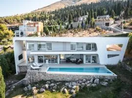 Exclusive Lake Villa by PikHost