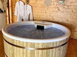 L'Enseigne -Location de 2 chalets privatifs avec Spa，位于Venizel的酒店