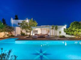 8 Guests Large Villa near Bossa Beaches & Airport，位于圣何塞德萨塔莱阿的酒店