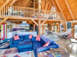 Riverfront A-Frame Cabin in Troy with Pool and Dock!，位于特洛伊的酒店