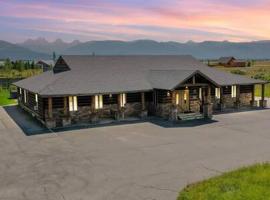 Teton Crest Lodge Sleeps 24 Ideal Reunion Spot，位于德里格斯的酒店