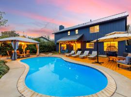 Timeless-Texas-Inn - Heated Pool Oasis & Lux Vibe，位于圆石城的度假屋