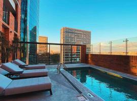 Luxury Studio in Zona 10 Guatemala with Pool，位于危地马拉的豪华酒店