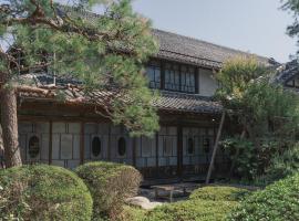 古民家宿るうふ 祝之家，位于Higashi-hanawa的别墅