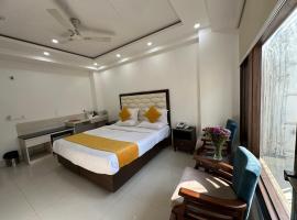 Lemon Green Residency - Hotel and Serviced Apartments，位于新德里Chattarpur的酒店