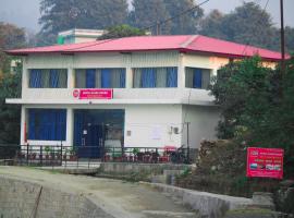 Hotel Glass House，位于Kāta Patthar的酒店