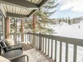 Updated 2BR Condo with Hot Tub - Mountain Views!