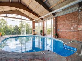 Howard Johnson by Wyndham Branson Theatre District，位于布兰森的酒店