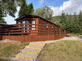 Lodge 2 The Wee Hut Aviemore，位于阿维莫尔的酒店