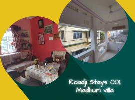 Roadji Stays 001, Madhuri Villa，位于阿加尔塔拉的酒店