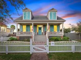 1871 Coastal Home & Heated Pool - Restoring Galveston