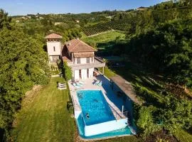 Villa Architetti Piemonte, Entire Private Villa with Infinity Pool and Poolhouse, 5 bedroom, six bathroom perfect for families and friends