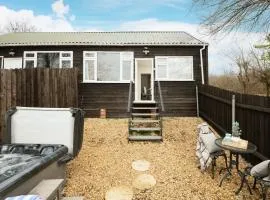 Dreamwood - Woodland Cottage with Private Hot Tub