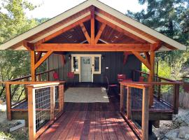 Avenue of the Giants Pepperwood Place (#2)，位于Miranda的酒店