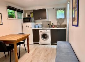 Appartement cosy, indépendant avec jardin，位于默东的酒店