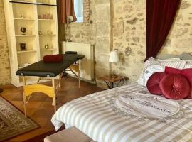 Cozy flat in castle near Fontainebleau - 10 min，位于Fleury-en-Bière的酒店