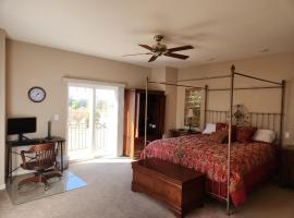 Master Suite Fraser Family Vineyard Stay in Amador，位于普里茅斯的酒店