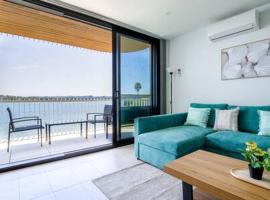 Stunning 1-Bed Bayside Apartment with Superb Views，位于巴特曼斯贝的酒店