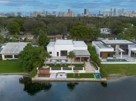 Waterfront Mansion The GlamHomes