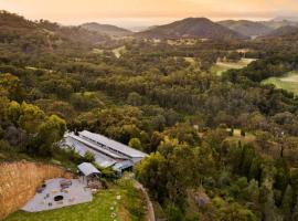 The Riverstone Luxury Eco Home in the Hills，位于马奇的酒店