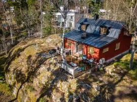 Lyxigt hus i Stockholm med bastu och sjöutsikt