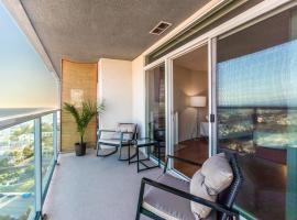 Stylish & Bright 2BDR & 2BTH Redondo B Ocean Views，位于雷东多海滩的公寓