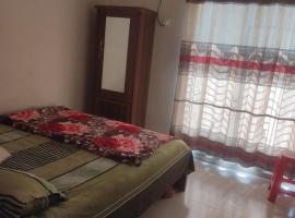 Secured Family Studio Apartment-near Airport,AC,Fridge,WiFi,Stove，位于达卡的酒店