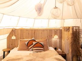 Comfort Tipi Marie, Tipi Bo Deluxe & tent Nicolaï - 'Glamping in stijl'，位于Lembeke的豪华帐篷营地