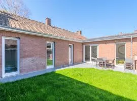 Bright and renovated house for 8 people parking