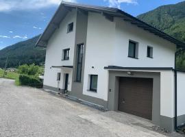 Ferienwohnung mit Bergblick in Bad Bleiberg，位于巴特布莱贝格的酒店