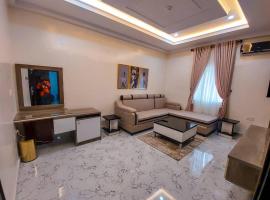 CHILLERS HOTEL AND SUITES，位于Aiyetoto-Asogun的酒店