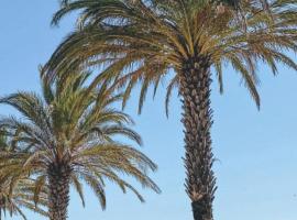 STUDIO ROSES PLAGE，位于罗萨斯的酒店