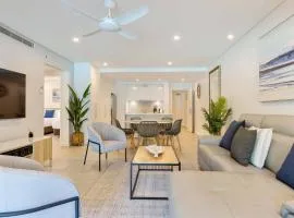 Sunny Swim-out Serenity with Direct Beach Access