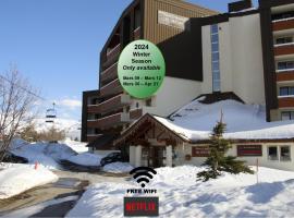 Superb view+Swim Pool+Smart TV+Netflix+Projector，位于于埃里夫内尔1号滑雪缆车附近的酒店
