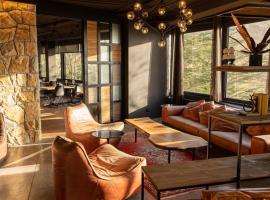 Nirvana Hotel and Spa in Laklouk Quadruple Room，位于Ad Dā‘ūq的酒店