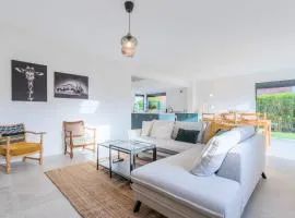 Beautiful 4 bedroom house with parking and garden