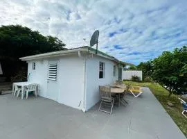 One bedroom property at Saint martin 100 m away from the beach with sea view and wifi