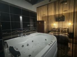 鹏西尼亚老警长汽车旅馆，位于比斯特里察的酒店