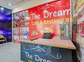 OYO The Dream Restaurant & Cafe，位于Nārnaul的酒店