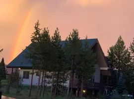 Firehole - 21 Miles to Yellowstone - Hot Tub - Wifi - Firepit - Sleeps 16