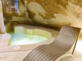 Wave 24 Savynomad Harbour Residence & Private SPA Cave