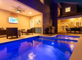 Bay Dreamin! Walk to the Beach, Pier, & Pine Ave! Heated Pool!，位于安娜玛丽亚的酒店