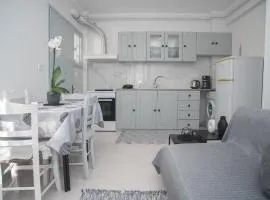 Alonaki home