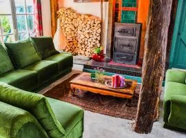 BoHo Experience Wellness, Jacuzzi, Sauna, BBQ, Garden, Sleeps 10